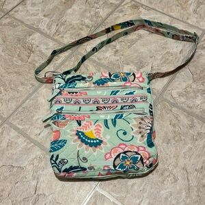 Vera Bradley crossbody purse gently used condition